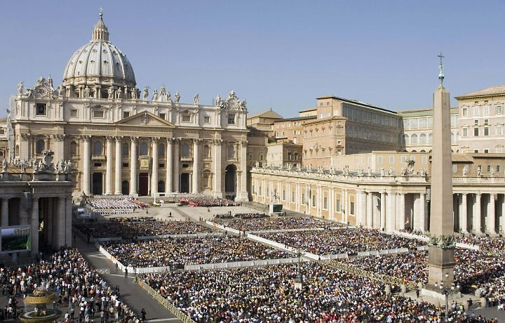 Italia sede la mitad de su territorio al vaticano por la oleada de refugiados 